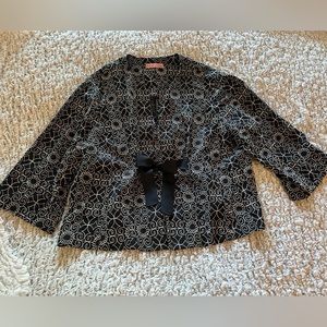 Bandolino adorable black and cream embroidered jacket w bow 18w